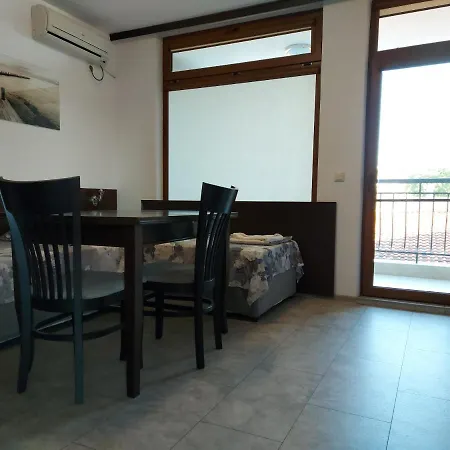 Апартамент Плами Созопол Apartment *